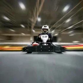 Offrez à vos pilotes une sécurité maximale et une adhérence immédiate sur la piste de karting, avec une performance optimale